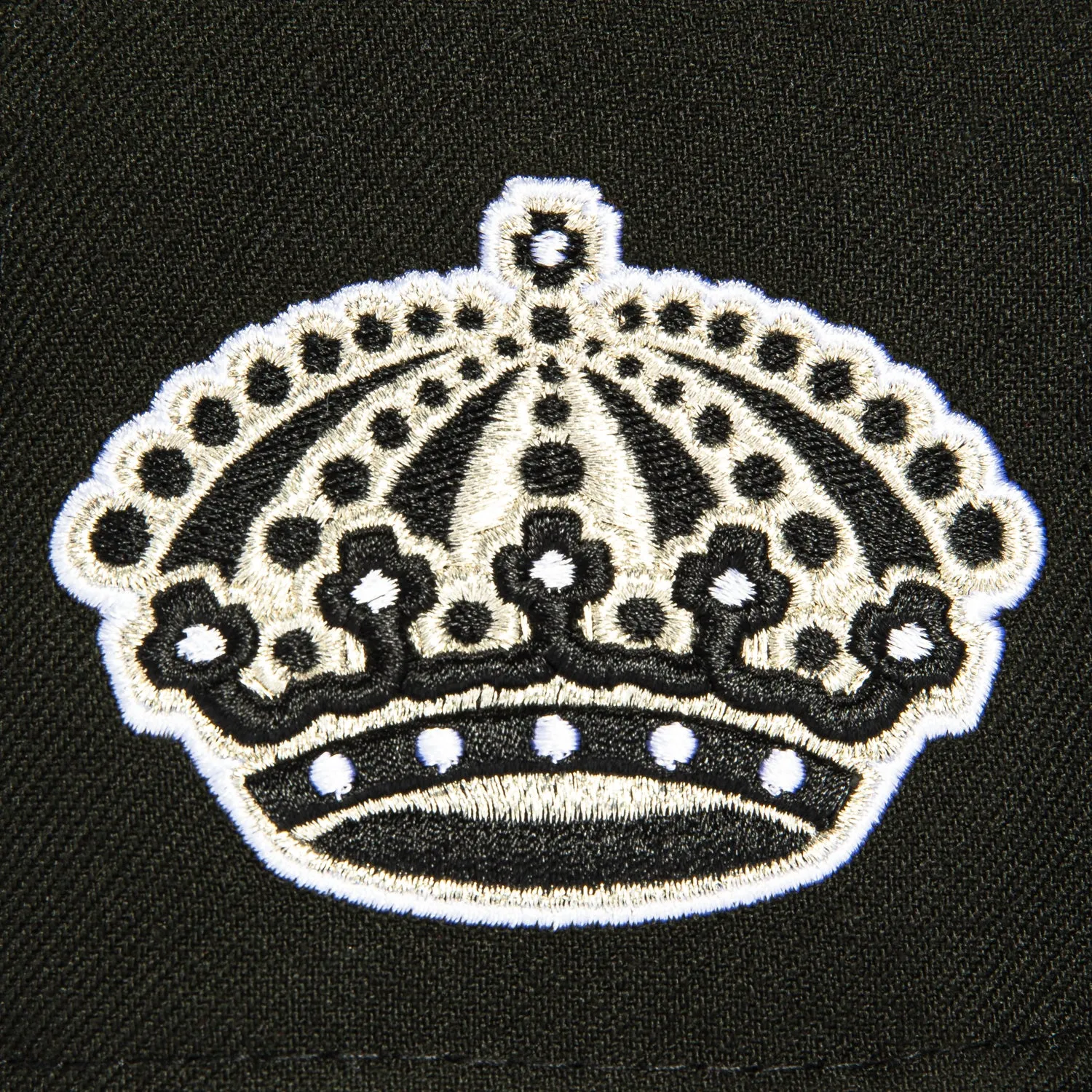 New Era 59Fifty Los Angeles Kings Logo Patch Script Hat - Black. Metallic Silver
